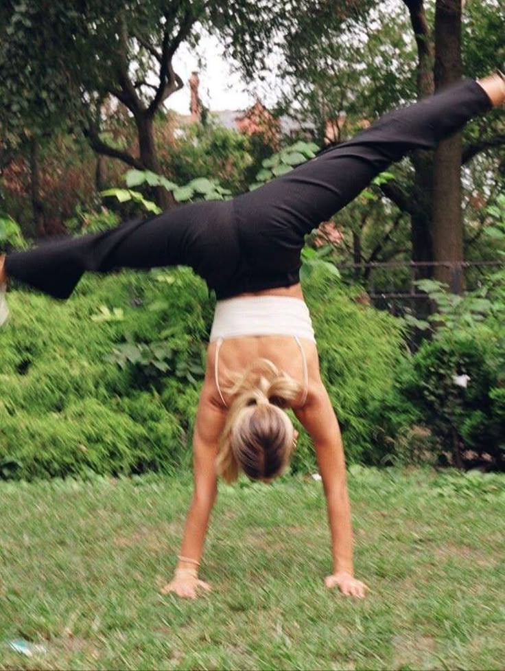 Pincha Mayurasana